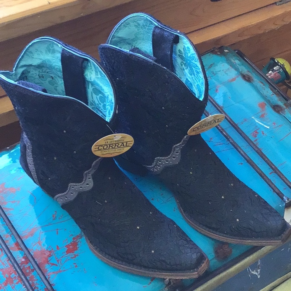 Corral cowboy boots